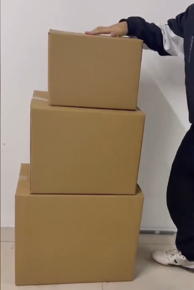 港昇搬屋打包分區示範:顏色標籤區分不同房間紙箱