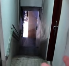 極度狹窄的樓梯