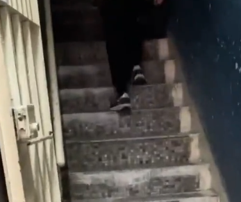 沒有升降機的唐樓樓梯