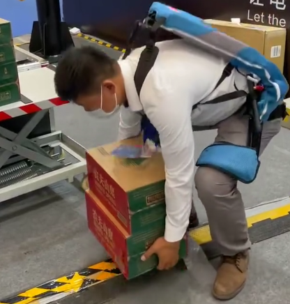 雲梯車直達窗口村屋唐樓沒有樓梯怎樣清拆？港昇獨家工業雲梯技術實錄